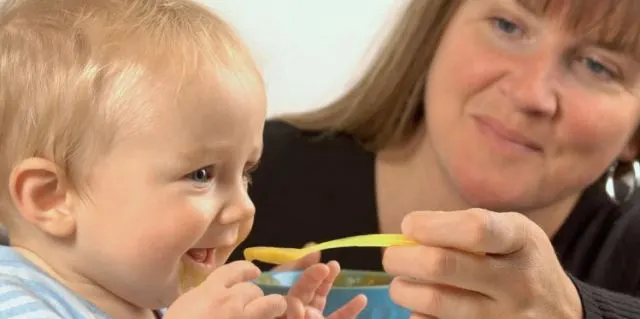 Kostråd til spædbørn og småbørn om hvad babymad skal indeholde.